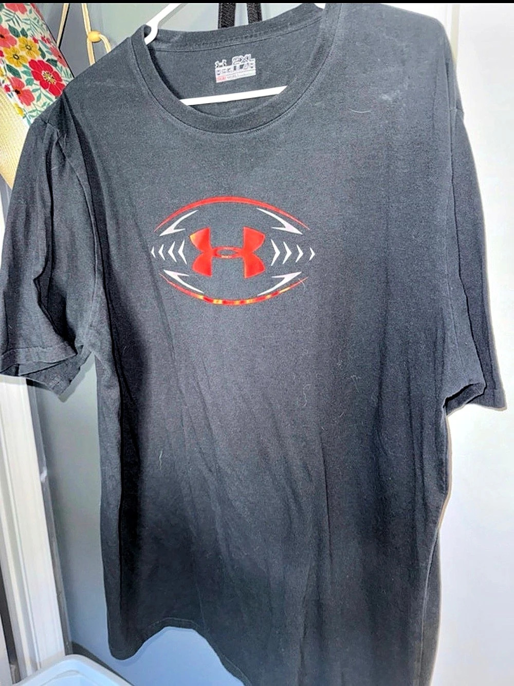Under Armour Graphic Short Sleeve Tee in Black